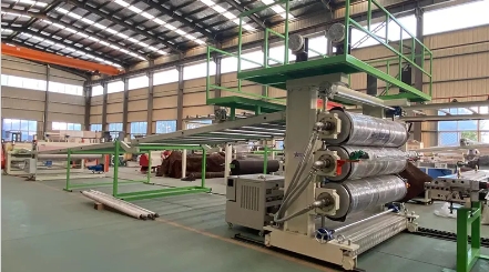 Praktyczne zastosowanie wysokowydajnej i energooszczędnej technologii wytłaczania w liniach do produkcji arkuszy PS