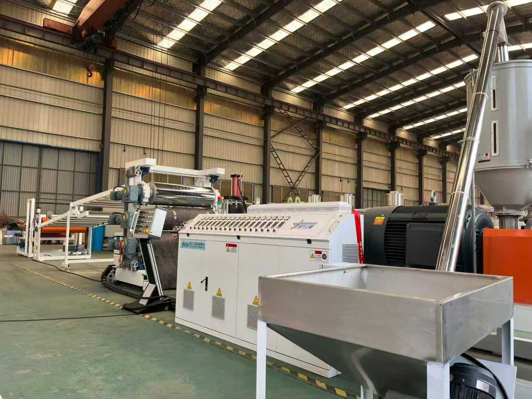 QINGDAO EASTSTAR wita klientów w zakresie kontroli sprzętu z matami antypoślizgowymi TPE/TPV/TPU/TPR