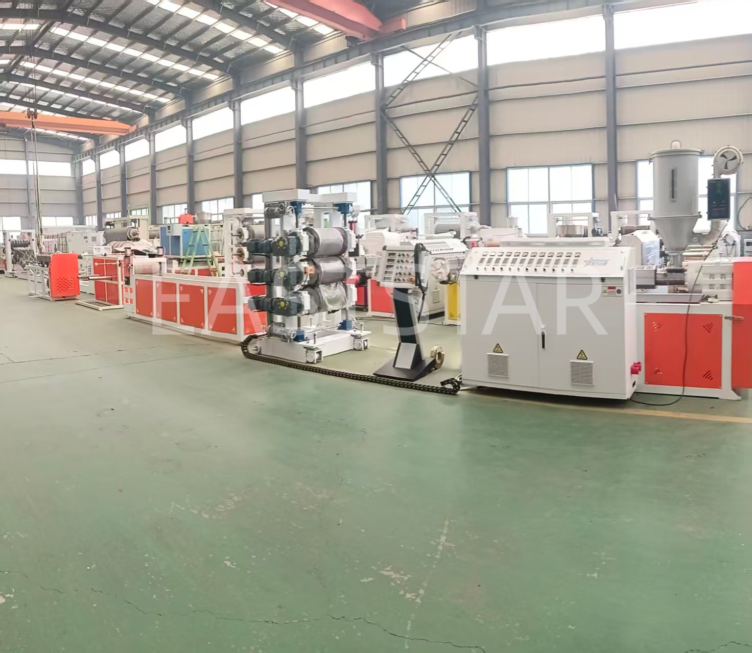 EASTSTR rozwija produkcję arkuszy POK dzięki innowacyjnej linii do wytłaczania o wysokiej wydajności