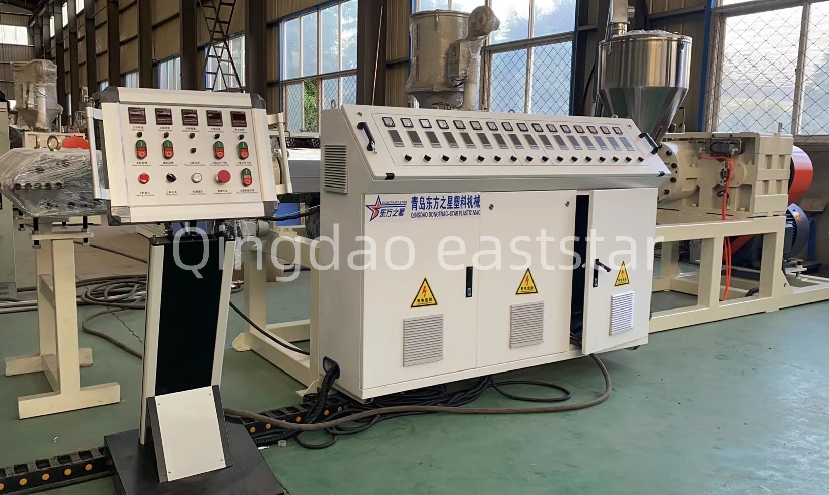 W jaki sposób profesjonalna linia do produkcji płyt drenażowych PE zapewnia jakość systemów odwodnień budynków?